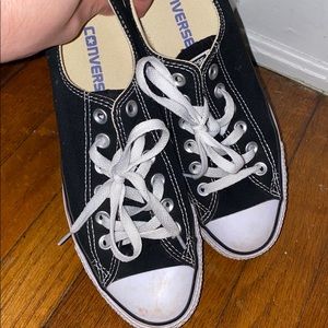 Women’s low top black converse